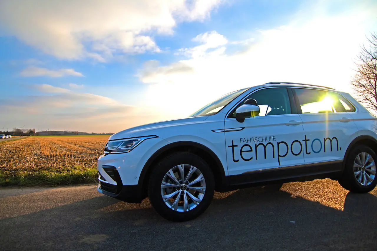fahrschule-in-korschenbroich-tempotom Fahrschulauto der Fahrschule tempotom aus Korschenbroich