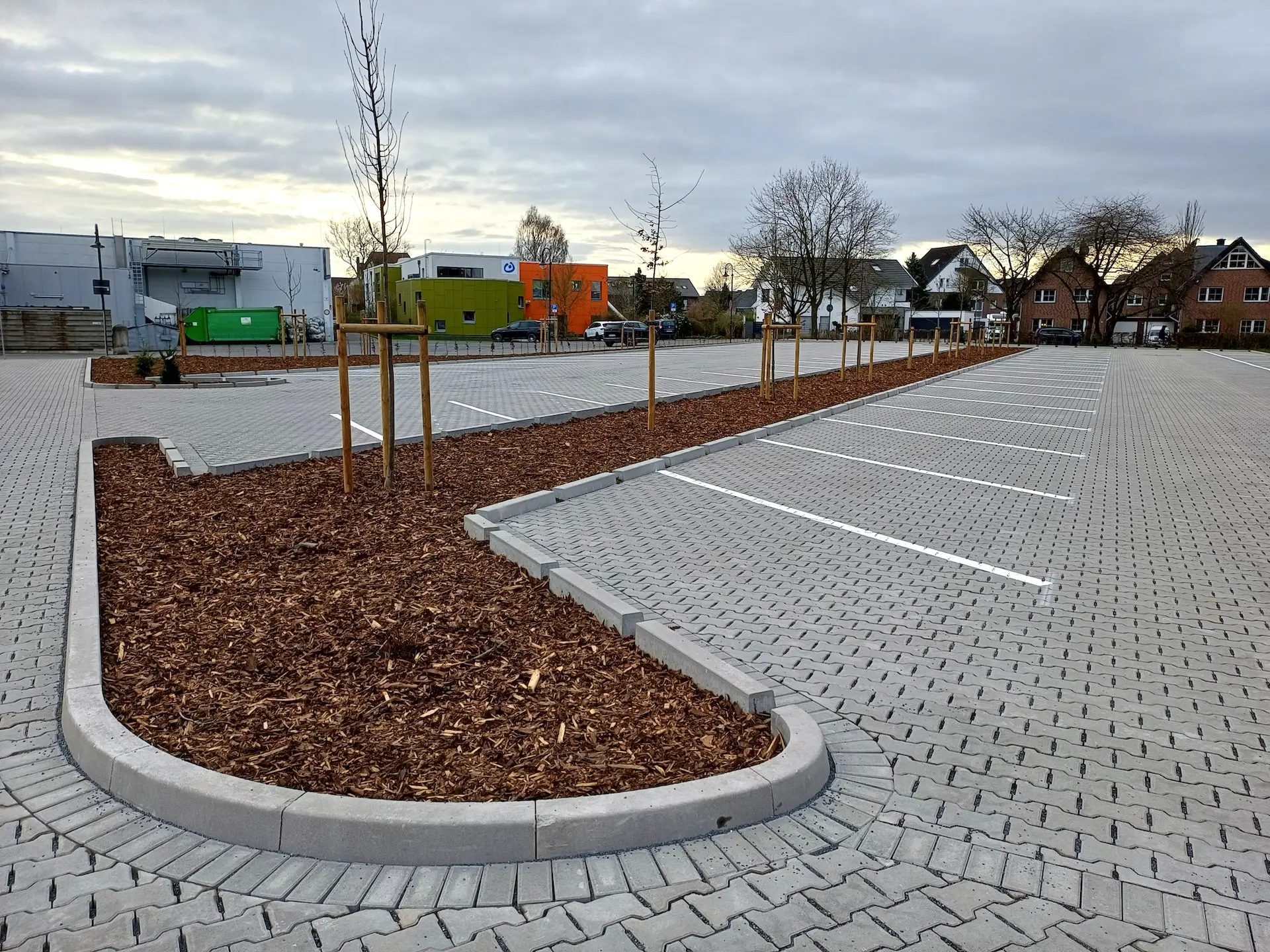 Der neue Parkplatz am Jane-Addams Weg in Korschenbroich