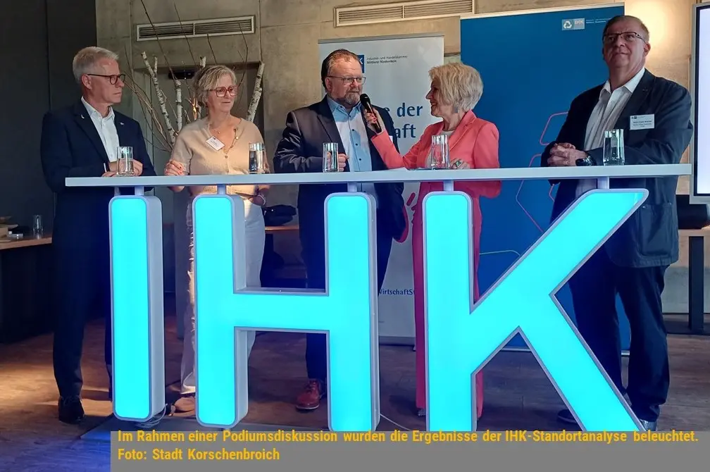 Bild das die Prodiumsdiskussion in der Bolten Landwirtschaft zeigt mit IHK und Bürgermeister Marc Venten